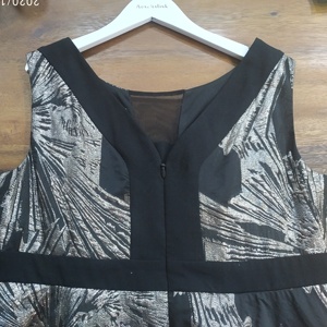 De gama alta Plus tamaño verano nuevo diseño vestido de oro tela Jacquard cuello redondo sin mangas dama de vestido de fiesta - Product Image 5