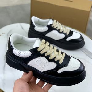 Chaussures de sport décontractées de luxe pour femmes et hommes, en cuir respirant de haute qualité, style marche décontractée - Product Image 1