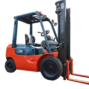 Chariot élévateur d'occasion FD30 en bon état, fabriqué au Japon, faible consommation d'huile, sécurité garantie, vente chaude, moteur diesel 3 tonnes, transpalette latéral hydraulique, pneus pleins - Product Image 1