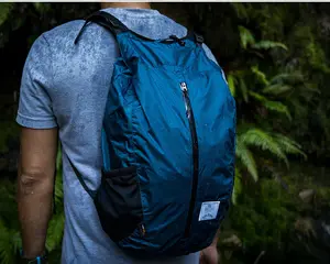 सिकुड़ाया 25L Backpacks निविड़ अंधकार 30D नायलॉन चल लंबी पैदल यात्रा बैग Ultralight Storable डेरा डाले हुए यात्रा खेल बैग