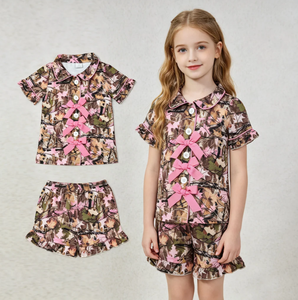 Ensemble de pyjama pour filles à imprimé camouflage, manches courtes avec nœuds roses, style short confortable - Product Image 4