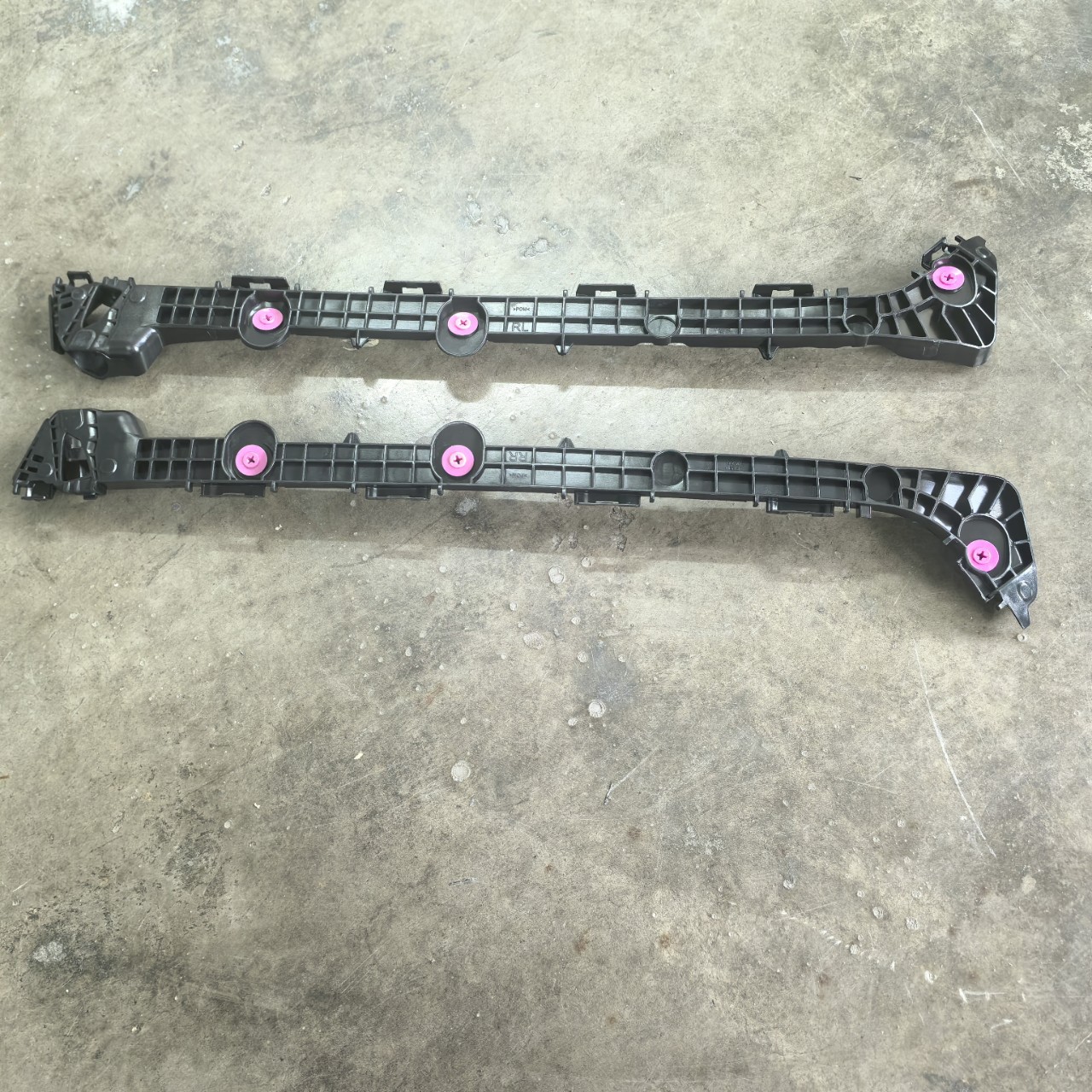 2018 ES rear bumper bracket
