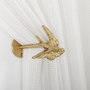 Gancho de retención de cortina con diseño de pájaro dorado de latón hecho de metal de la mejor calidad para una larga vida útil, también utilizado como decoración del hogar - Product Image 1
