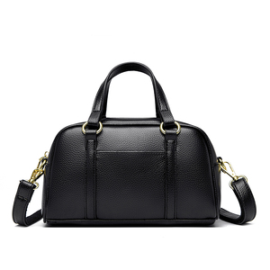 Bolso de Mano de PU con Diseño Geométrico de Alta Calidad, Detalle de Remaches, Estilo Vintage Boston para Mujer, con Forro de Poliéster, Diseño Antirrobo y Duradero - Product Image 1