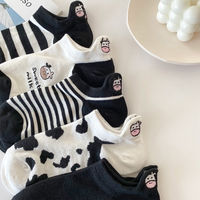 Chaussettes courtes en coton pour femmes noir blanc broderie vache mignonne conception de bateau japonais Ins chaussettes à la mode à bouche peu profonde