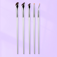 Ensemble professionnel de 5 pinceaux de maquillage multifonctionnels en poils synthétiques, incluant un pinceau triangulaire coudé pour le nez et le contour, idéal pour le visage et les yeux, format voyage.