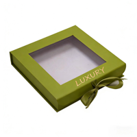 Boîte cadeau pliable de luxe personnalisable avec grand couvercle magnétique rose, finition brillante ou mate avec lamination UV avantageuse