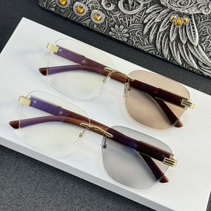<span class=keywords><strong>Lunettes</strong></span> <span class=keywords><strong>de</strong></span> <span class=keywords><strong>soleil</strong></span> <span class=keywords><strong>photochromiques</strong></span> sans monture pour hommes et femmes avec verres gris-brun et branches dorées effet bois pour la protection solaire - Product Image 3