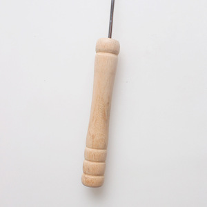 Ensemble de 12 brochettes en fer chromé durables pour barbecue au charbon de bois, idéales pour les kebabs plats haut de gamme avec longues poignées en bois - Product Image 4