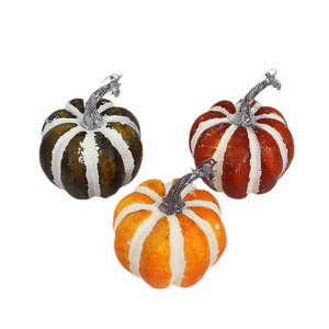 Offre Spéciale : Citrouilles Artificielles Blanches Rustiques Assorties de Différentes Tailles pour Décoration d'Halloween, de Noël et de Remise de Diplôme - Product Image 4