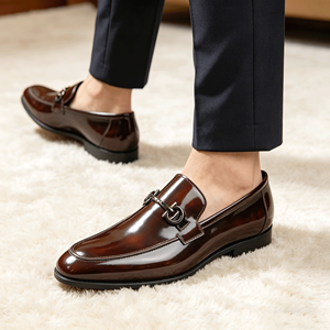 Mocassini di Lusso Horsebit da <span class=keywords><strong>Uomo</strong></span> in Pelle Verniciata Marrone Scuro, <span class=keywords><strong>Scarpe</strong></span> Eleganti con Finitura a Specchio, Slip-on Formali per Gentiluomini, Novità 2026 - Product Image 6