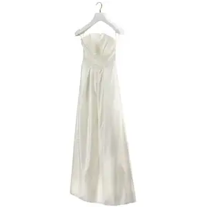 מבנה יפה כלה שמלת התאמת התחתון ווי וו מסתובב עם כתפיים רחבות כלה שמלה לבן עץ קולב