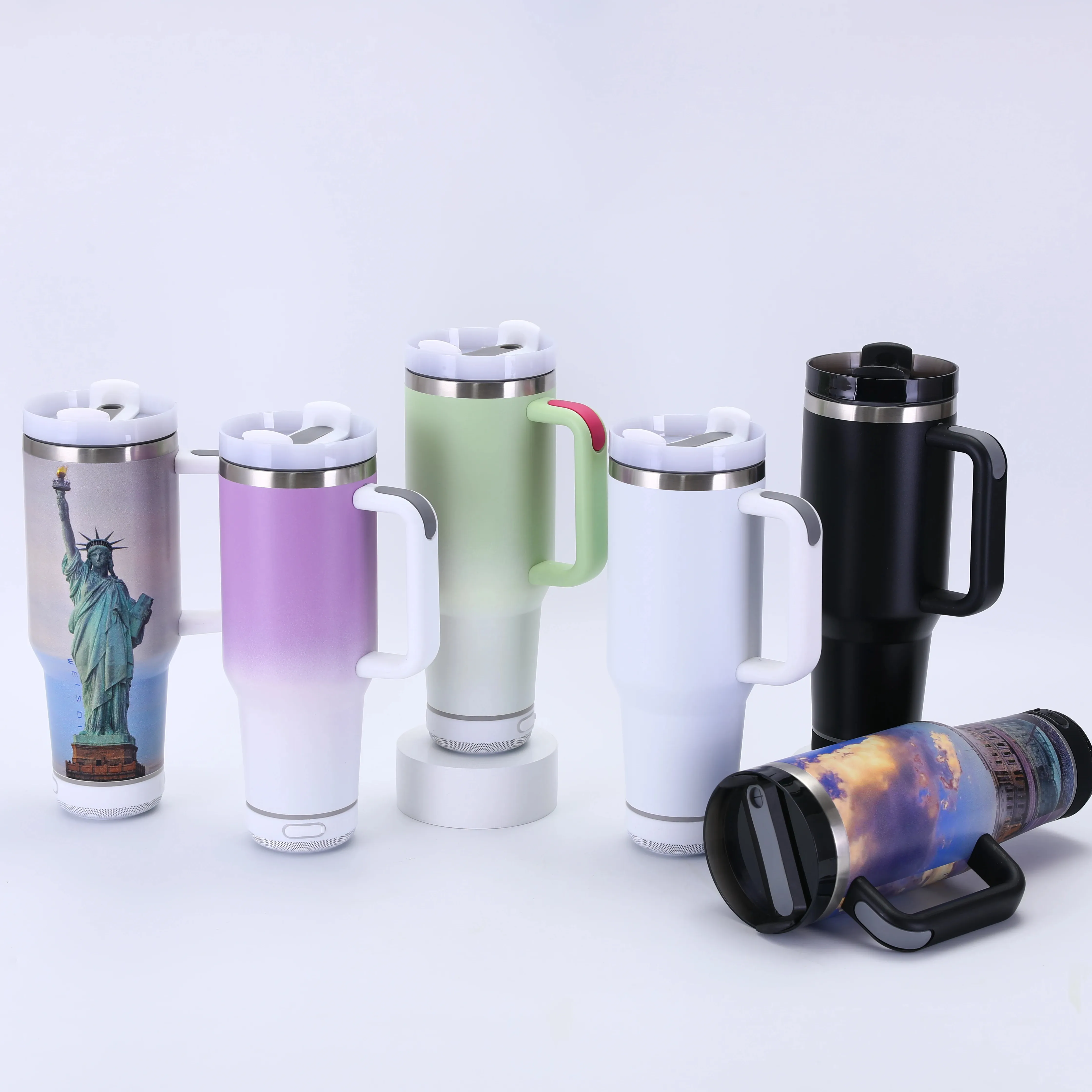 2023 nouvelles idées de produits bouteille d'eau intelligente de 40 oz avec haut-parleur fiole à vide et gobelet à sublimation thermos avec poignée idée Umbler