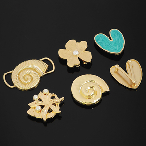 Boucles décoratives plaquées or en forme de coquillage, étoile de mer et fleur, avec perles et strass, pour maillots de bain et accessoires de bijouterie - Product Image 6