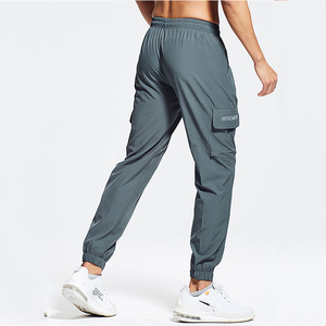Pantalon de jogging décontracté pour homme en polyester respirant, idéal pour la gym et la course à pied – En stock - Product Image 3