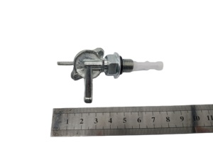 UM 2500 ポリッシュガソリン発電機（内ネジ・外ネジ式オイルタンク、スイッチ、アウトレットノズル、OEM付き） - Product Image 6