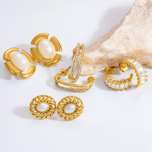 Boucles d'oreilles tendance en forme de fleur géométrique plaquées or avec perles, bijoux de fête pour femmes EH11013 - Product Image 1