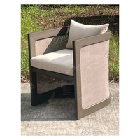 Ensemble de salle à manger extérieure moderne et confortable en aluminium de haute qualité pour 8 personnes avec chaises et tables de salle à manger