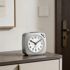 Réveil analogique compact carré argenté de 2,8 pouces le plus populaire avec cadran lumineux pour les voyages - Product Image 3