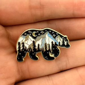 Groothandel Metal Cartoon Pins Schattige Noordpoolbeer Dierenpins Souvenir Bos Reispins voor Kleding Promotionele Cadeau Voorraad - Product Image 1