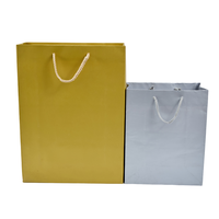 Sac de courses en papier écologique et recyclable avec impression de logo personnalisé pour l'emballage de marques de mode