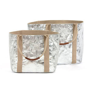 环保休闲可水洗牛皮纸银色金属手提袋，带定制印刷标志 - Product Image 2