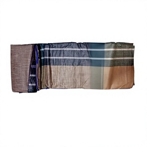 Lungi Tradicional de Algodón con Patrón a Cuadros Clásico de Calidad de Exportación para Hombre, Construcción Cosida Resistente y Comodidad Durante Todo el Día - Product Image 1