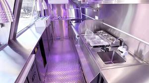 Camion de restauration mobile personnalisé avec chauffe-vapeur intégré, plaque chauffante au <span class=keywords><strong>gaz</strong></span> <span class=keywords><strong>professionnelle</strong></span> pour les vendeurs de nourriture professionnels - Product Image 5