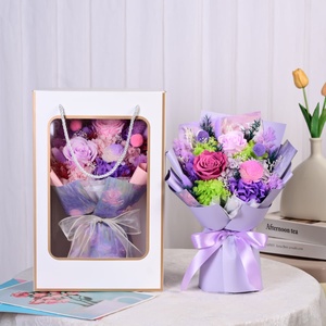 Confezione Regalo per San Valentino 2026, Bomboniere e Bouquet di Rose Stabilizzate Premium di Grado A, Design Floreale Personalizzato Fatto a Mano - Product Image 5