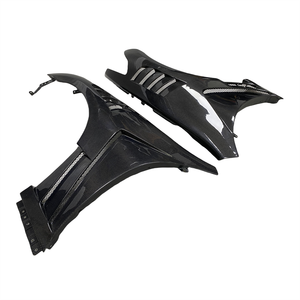 Ailes avant en fibre de carbone avec aération pour Infiniti G37 (2009-2015) |   Remplacement d'aile avant de style OEM |   Ajustement de style OEM - Product Image 3