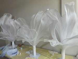 S088 handmade khổng lồ lụa cài đặt Organza cánh hoa chụp ảnh cưới sân khấu trang trí nền hoa khổng lồ - Product Image 5