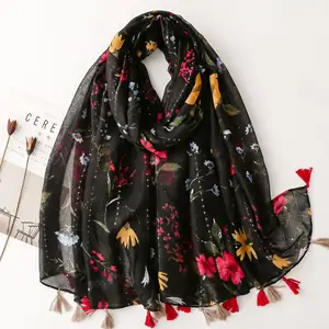 Donne di vendita calde eleganti hijab con frange in cotone stampato fiore nero con paillettes donne musulmane sciarpe con testa in cotone glitterato con paillettes