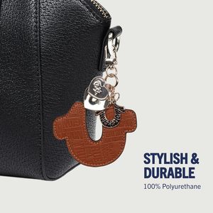 Breloque de sac en forme de fer à cheval gaufré avec pendentif cœur et détail logo, finition dorée, couleur cognac - Product Image 6