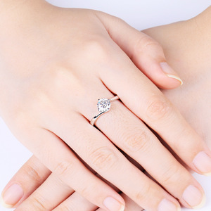 Anillo de Bodas de diamantes de moissanita con apertura de cuatro garras y brazo de torsión de plata esterlina S925 - Product Image 5
