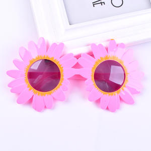 للبيع بالجملة أقحوانات صغيرة لأعياد الميلاد نظارات حفلات ديكور زهور بيضاء إبداعية تزيين الكعك - Product Image 6