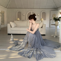 Robe longue plissée grise élégante avec strass, dos nu, pour les vacances et le quotidien