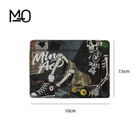 Porte-cartes en cuir personnalisé avec impression numérique sur le thème des skateurs rebéliens, avec un design rétro de personnage artistique hip-hop