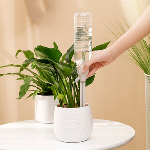 automatique Spike Flower Cone Dripper Dispositif <span class=keywords><strong>d</strong></span>'arrosage automatique Spike Dripper Garden Plastic Plant Watering Spike - Product Image 3