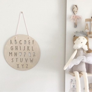 Adornos de pared de madera en stock para habitaciones infantiles, decoración del hogar de estilo nórdico, decoraciones redondas con los 26 letras del alfabeto inglés para - Product Image 3