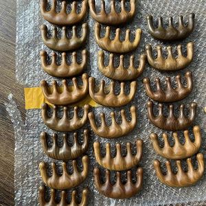 <b>Creative</b> <b>Gift</b> Green Sandalwood Scalp Gua Sha Comb with Custom LOGO - Product Image 4
