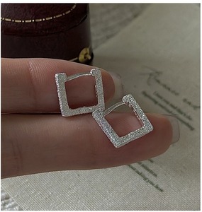 Pendientes Cuadrados de Plata de Ley S925, Diseño Coreano, Estilo Moderno, Texturizados, Venta al por Mayor - Product Image 6
