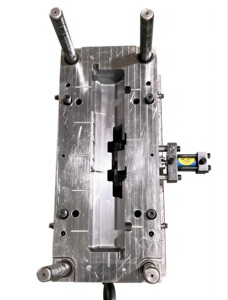 Molde de Inyección de Metal de Alta Precisión, Material P20, Tamaño Personalizado, Componentes de Carga para Automóviles, Marca FST, Molde Negro para Uso Médico - Product Image 5