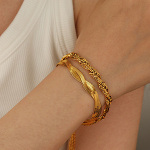 ชุดสร้อยคอแฟชั่นแบบซ้อนกัน ดีไซน์วงแหวนรูปวงรี ทำจากโลหะผสมสังกะสี เครื่องประดับสำหรับทุกเพศ เหมาะสำหรับใส่ในชีวิตประจำวัน - Product Image 2