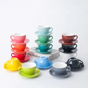 カラフルな光沢のある釉薬卸売コーヒーカップとソーサーセット釉薬色磁器カフェカッププレートセラミックコーヒーカップセット