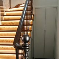 Balustrade d'escalier incurvée moderne de luxe sur mesure, taille et finition personnalisées, garde-corps d'escalier en métal pour villa résidentielle