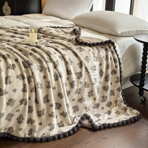 Petite couverture légère en polaire de polyester à motifs floraux corail pour chambre à coucher, canapé et châle de sieste - Utilisation printemps/automne - Product Image 5