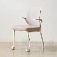 Chaise de bureau moderne Kanto avec dossier en maille respirante, accoudoirs réglables, roulettes hybrides, base stable, coussin épais en acier