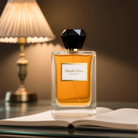 Flacon de parfum de luxe personnalisé en verre de forme carrée 30ml 50ml 100ml avec gravure mate et options de bouchon personnalisé, portable