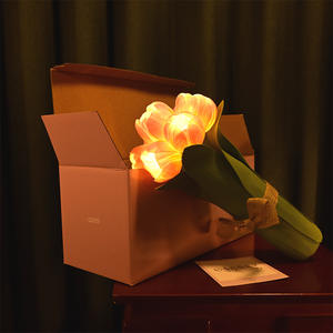 Adorno de lámpara 7 flores tulipán ambiente Nightlights Decoración de mesa regalo Uionen 2228 - Product Image 1