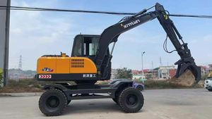 Excavadora de Segunda Mano de Alta Calidad Xinyuan B75 con Pocas Horas de Trabajo, Excavadora de Ruedas Usada con Acoplador Rápido, Rompedor y Bomba Hidráulica KYB - Product Image 2